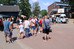 IMG_9107-Warteschlange-vorm-Eismann