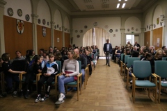 Besucher-im-Kreistagssaal
